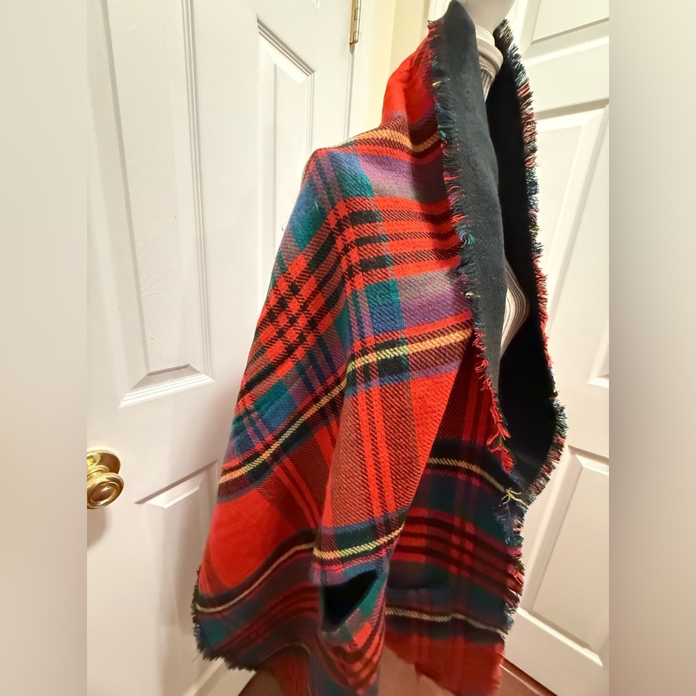 GRACE AND LACE REVERSIBLE POCKET PONCHO - FESTIVE HOLIDAY PLAID
